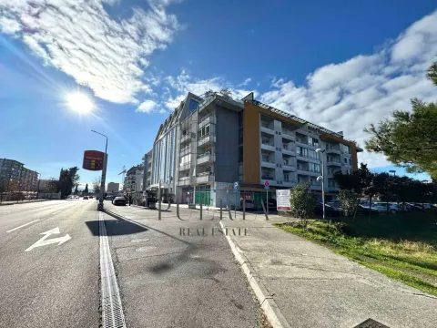 Izdavanje, jednosoban stan, 40m², Pobrežje, Podgorica - image 13