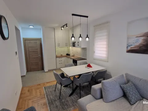 Izdavanje, dvosoban stan, 70m², Radanovići, Kotor - image 4