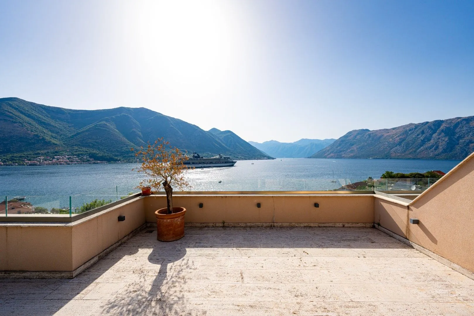 Prodaja, dvosoban stan, 168m², Dobrota, Kotor
