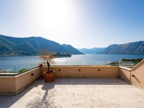 Prodaja, dvosoban stan, 168m², Dobrota, Kotor - image 13
