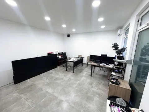 Izdavanje, poslovni prostor, 56m², Blok 9, Podgorica - image 9