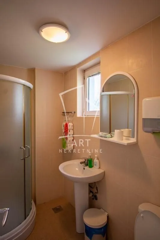 Prodaja, stan, 226m², Voždovac Sve Podlokacije, Beograd