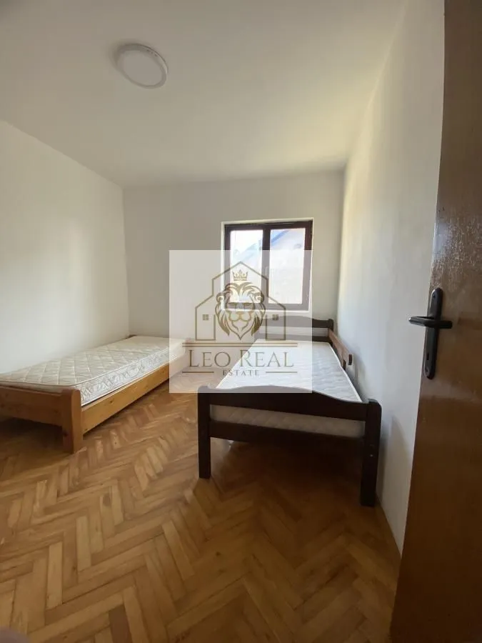 Izdavanje, kuća, 330m², Dobanovci, Surčin