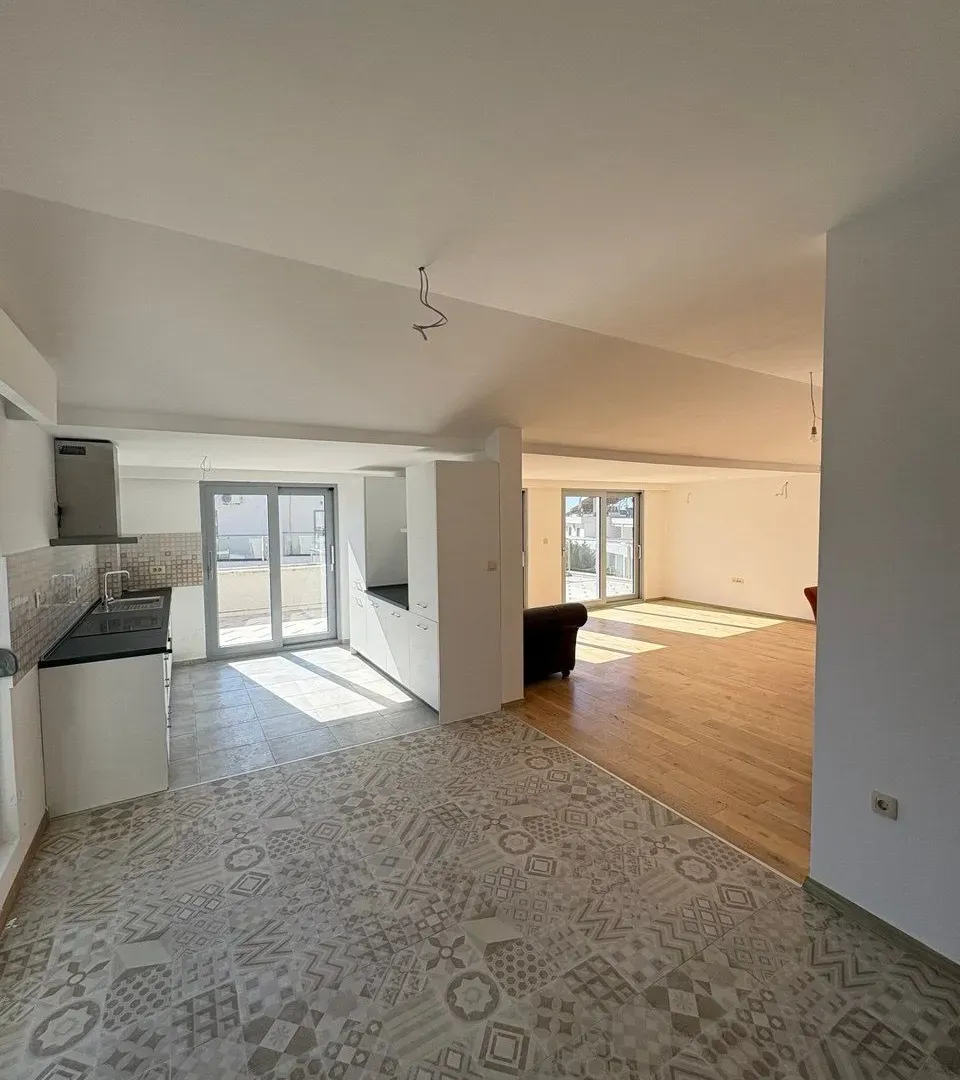 Sale, three bedroom apartment, 171m², Petrovac, Budva