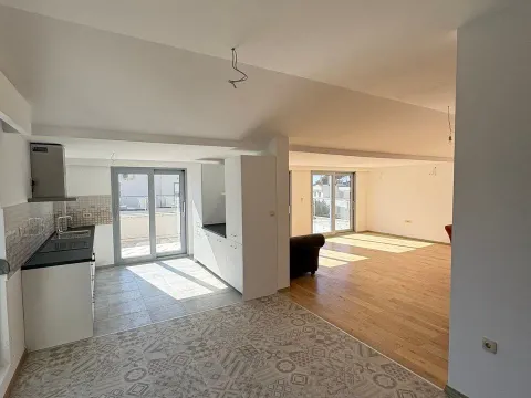 Prodaja, trosoban stan, 171m², Petrovac, Budva - image 10