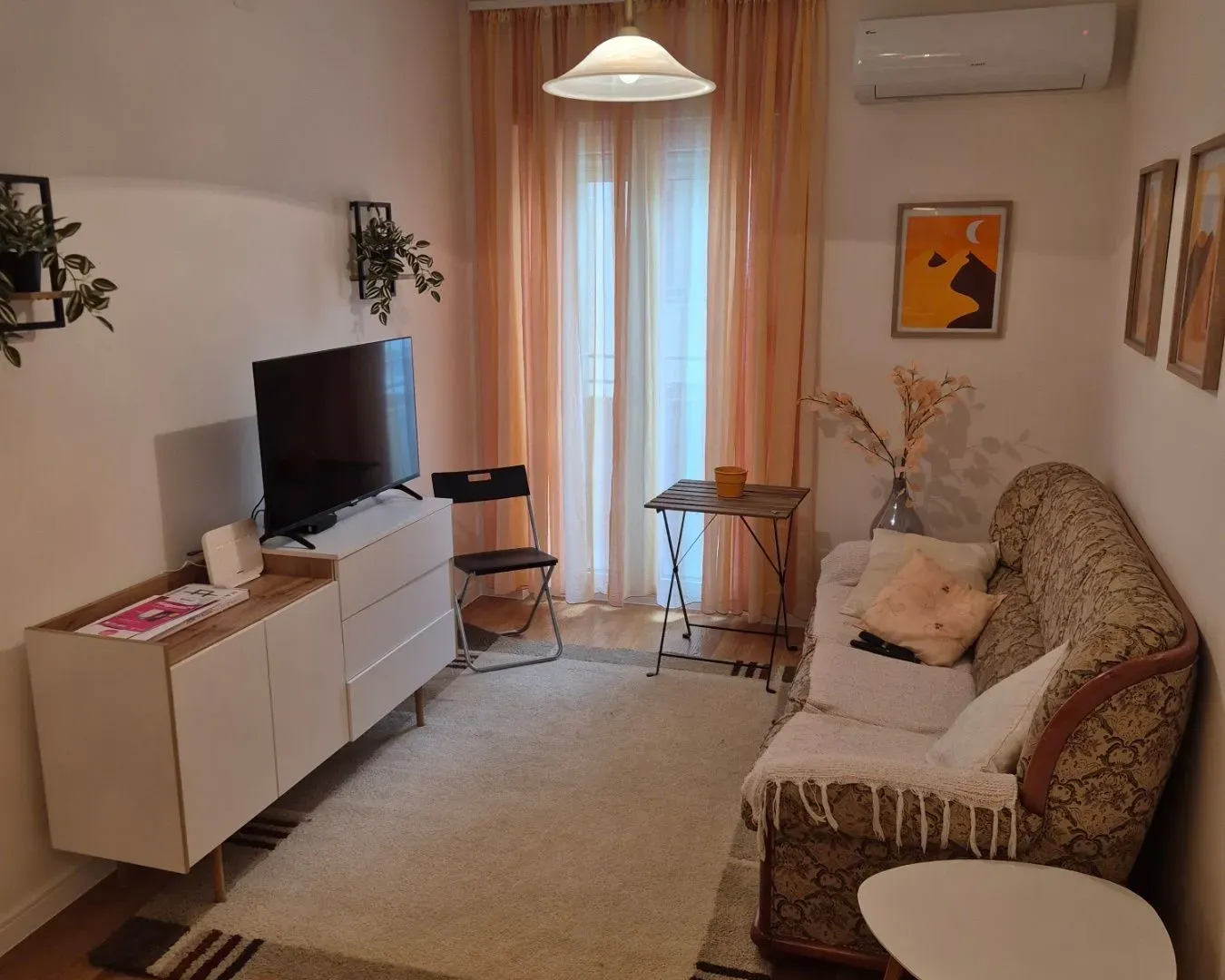 Izdavanje, jednosoban stan, 40m², Central Point, Podgorica