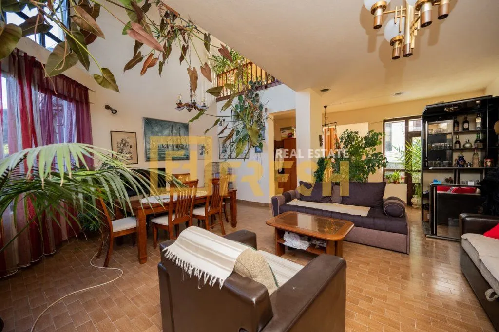 Sale, house, 348m², Stara Varoš, Podgorica