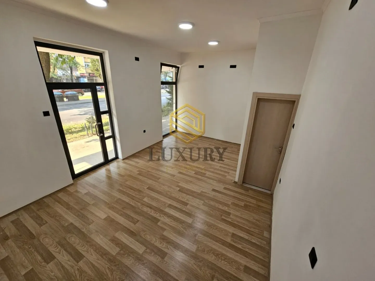 Rent, office space, 66m², Pejton, Podgorica