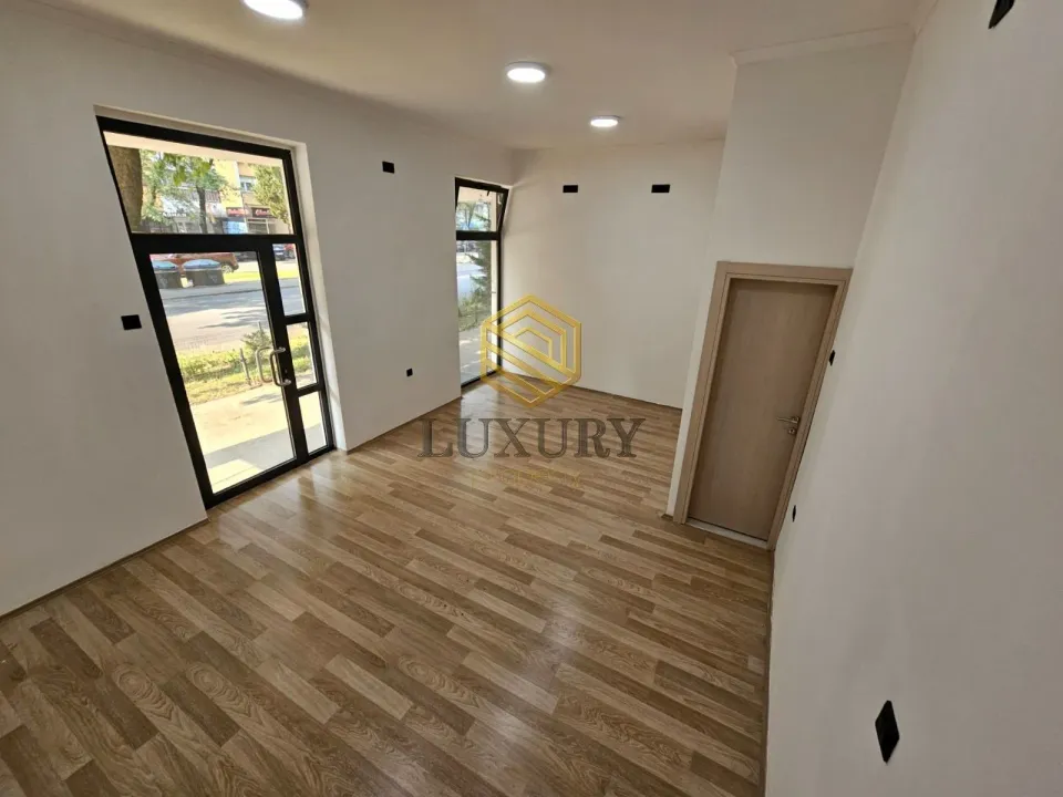 Izdavanje, poslovni prostor, 66m², Pejton, Podgorica