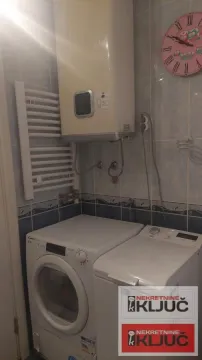 Izdavanje, trosoban stan, 71m², Centar, Novi Sad - image 18