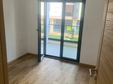 Izdavanje, dvosoban stan, 53m², New City, Podgorica - image 2