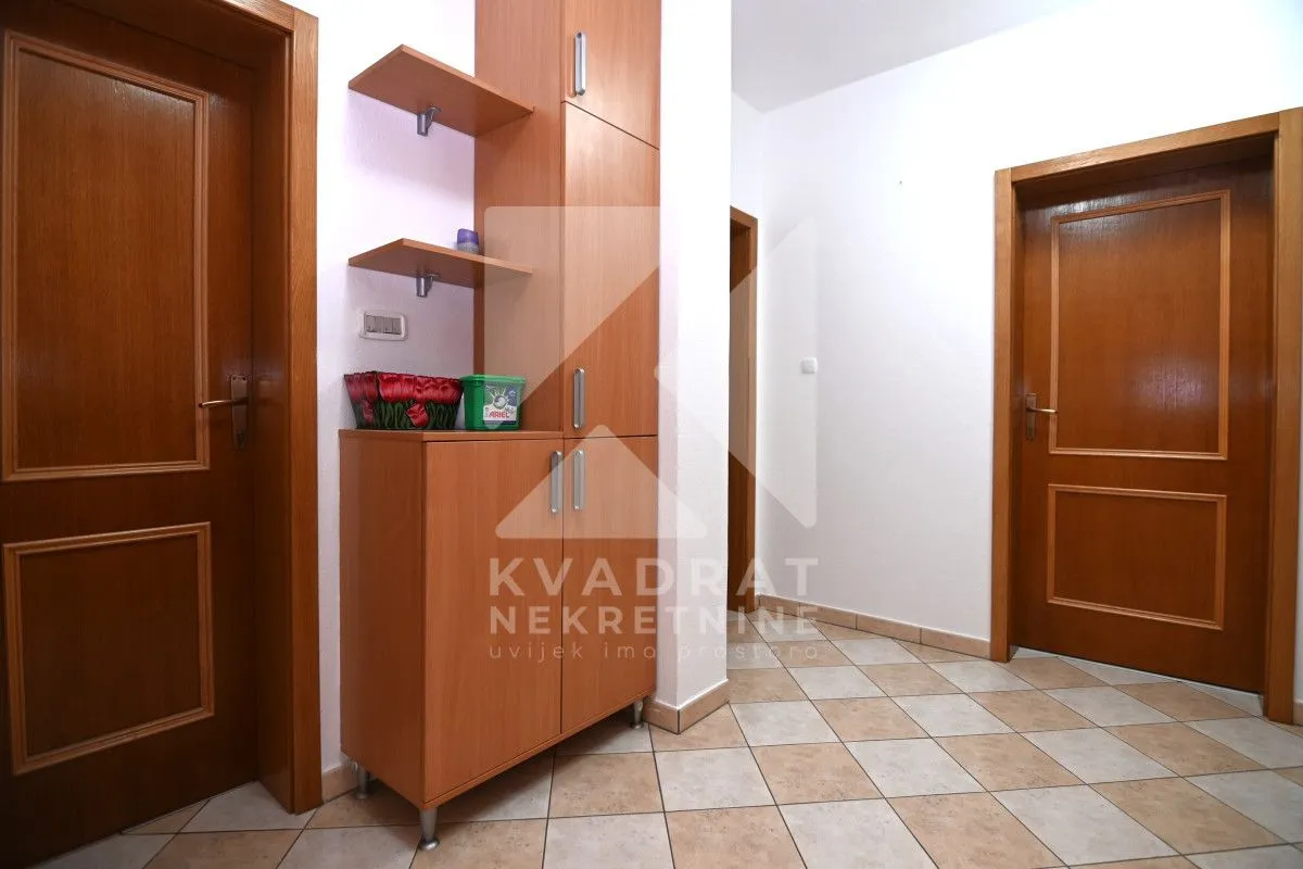 Rent, house, 400m², Zlatica, Podgorica