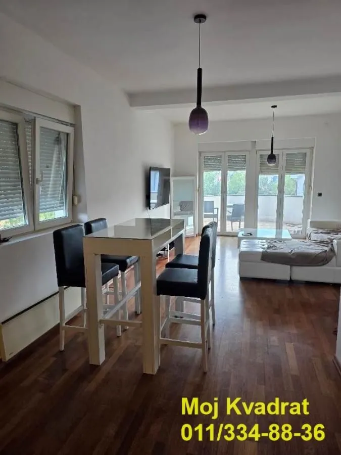 Izdavanje, trosoban stan, 92m², Kluz, Zvezdara Sve Podlokacije