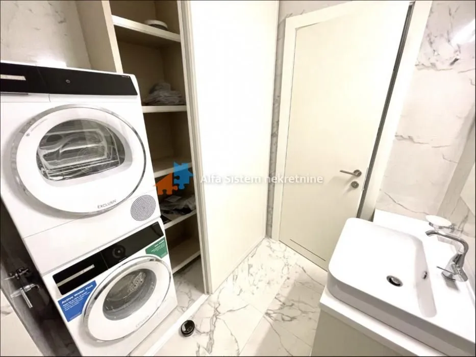 Izdavanje, četvorosoban stan, 123m², Novi Beograd Blok 65, Novi Beograd Sve Podlokacije