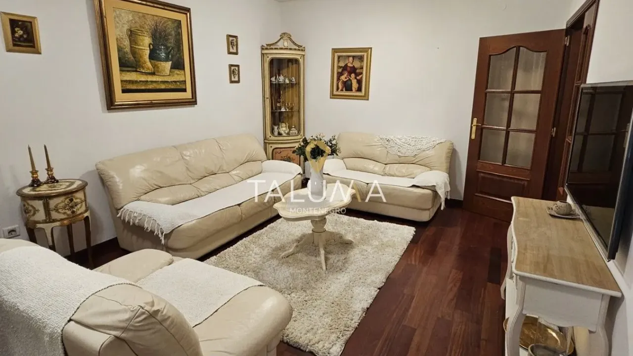 Izdavanje, trosoban stan, 100m², Gorica C, Podgorica