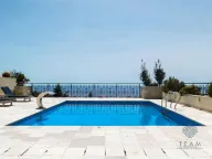 Rent, house, 180m², Reževići, Budva - image 1