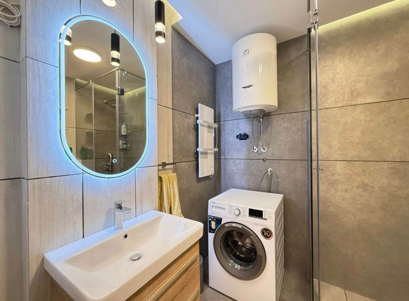 Izdavanje, dvosoban stan, 68m², Pobrežje, Podgorica