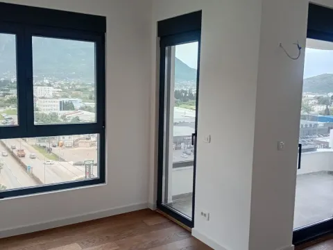 Prodaja, dvosoban stan, 73m², Centar, Bar - image 10