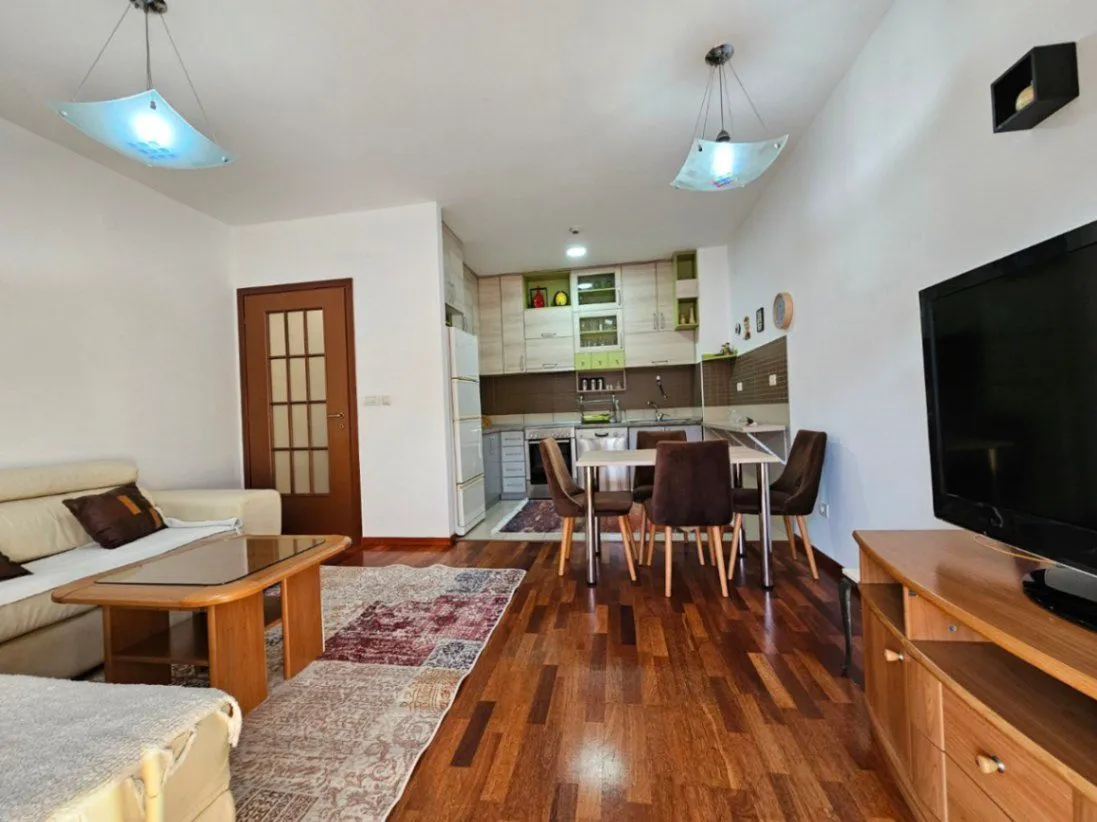 Izdavanje, dvosoban stan, 86m², City Kvart, Podgorica
