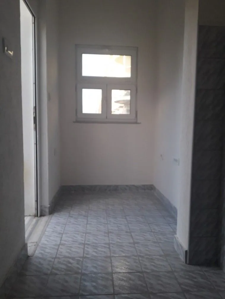 Izdavanje, poslovni prostor, 5m², Stari Aerodrom, Podgorica