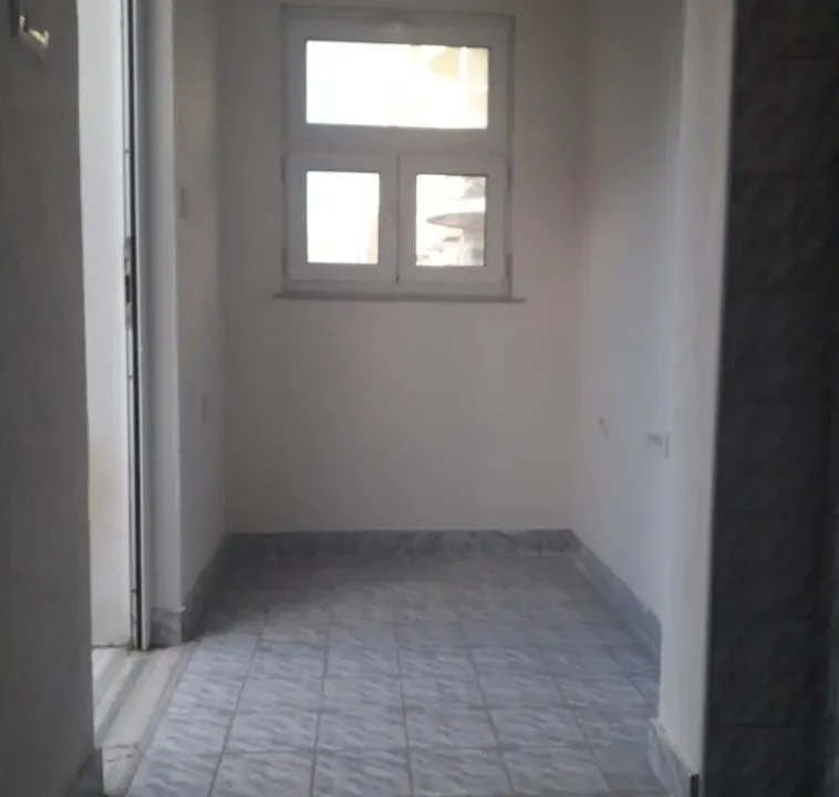 Izdavanje, poslovni prostor, 5m², Stari Aerodrom, Podgorica