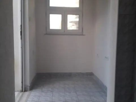 Izdavanje, poslovni prostor, 5m², Stari Aerodrom, Podgorica