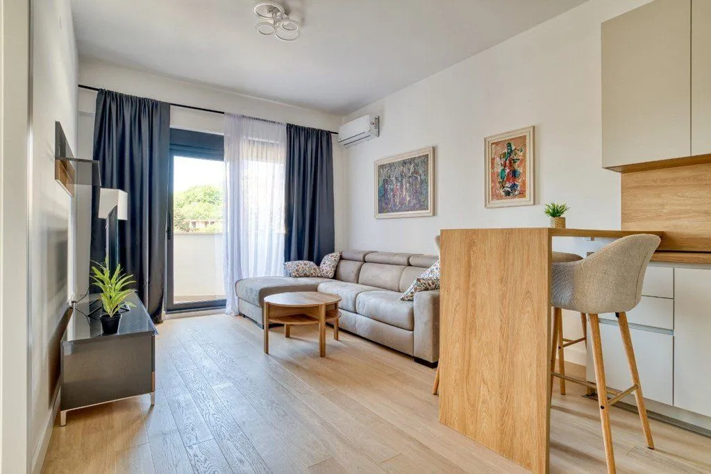 Izdavanje, jednosoban stan, 53m², Budva, Crna Gora