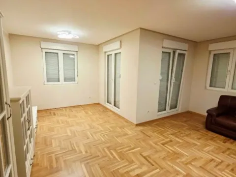 Izdavanje, trosoban stan, 112m², Stari Aerodrom, Podgorica - image 6