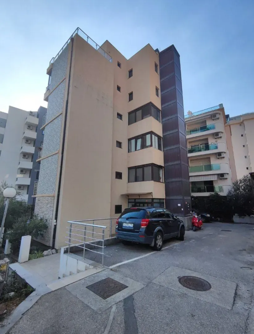 Prodaja, dvosoban stan, 67m², Bečići, Budva