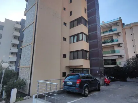 Prodaja, dvosoban stan, 67m², Bečići, Budva - image 1