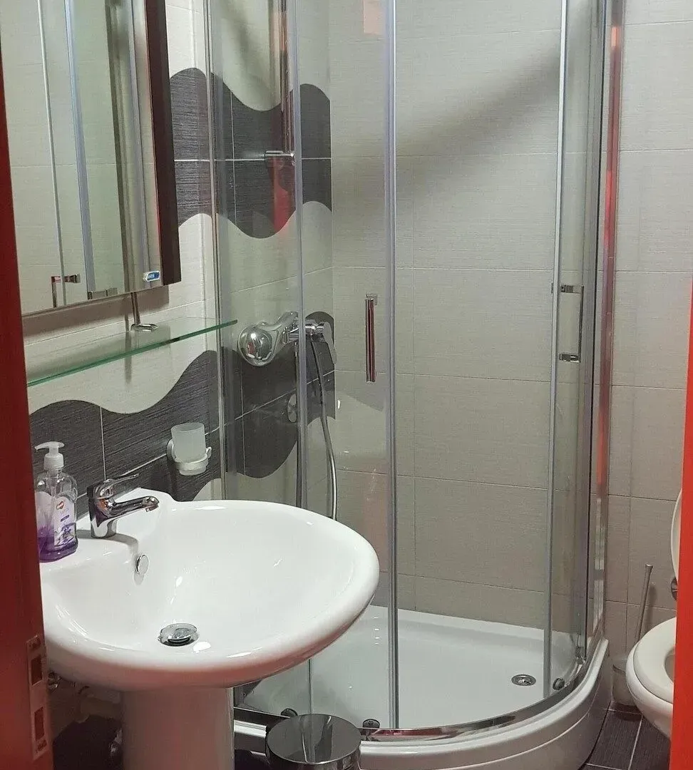 Izdavanje, jednosoban stan, 49m², Centar, Tivat