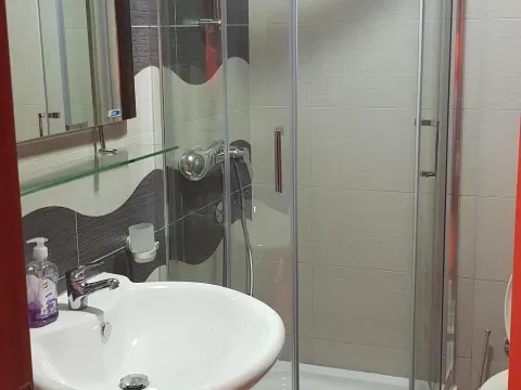 Izdavanje, stan, 49m², Centar, Tivat - image 9