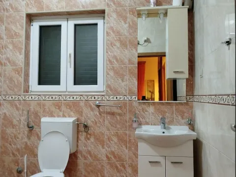 Izdavanje, jednosoban stan, 60m², Đenovići, Herceg Novi - image 17