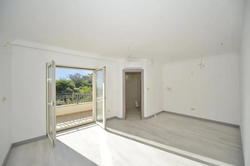 Prodaja, četvorosoban stan, 123m², Herceg Novi, Crna Gora