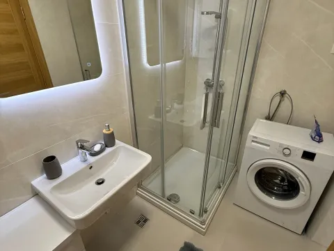 Prodaja, dvosoban stan, 72m², New City, Podgorica - image 15