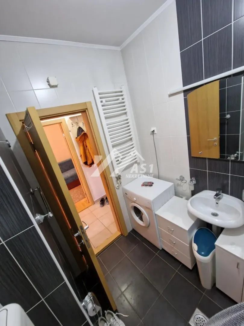 Izdavanje, dvosoban stan, 40m², Grbavica, Novi Sad Sve Podlokacije
