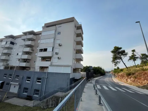 Rent, two bedroom apartment, 69m², Ljubović, Podgorica - image 16