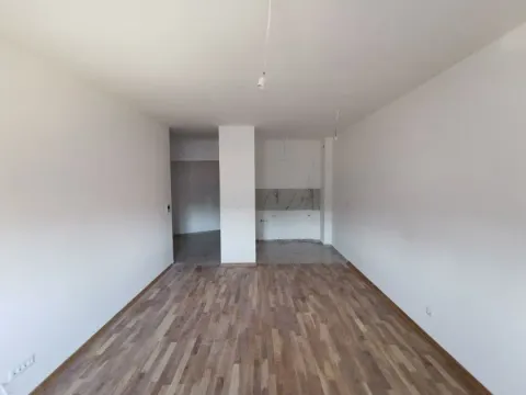 Izdavanje, poslovni prostor, 56m², Vezirov Most, Podgorica - image 2