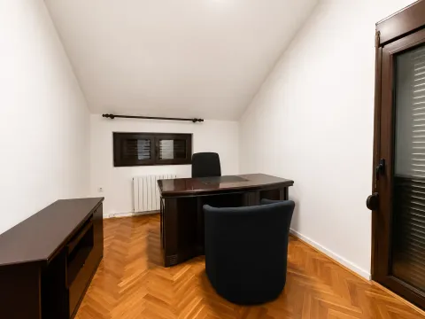 Rent, house, 280m², Gorica C, Podgorica - image 16