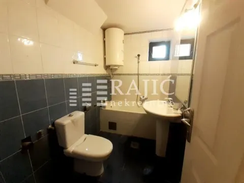 Smaller bathroom with a bathtub, washbasin, and toilet bowl. - image 20