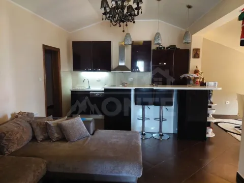 Izdavanje, trosoban stan, 130m², Radanovići, Kotor - image 4