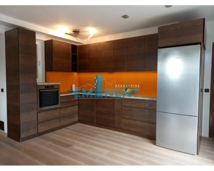 Izdavanje, četvorosoban stan, 120m², Senjak, Beograd