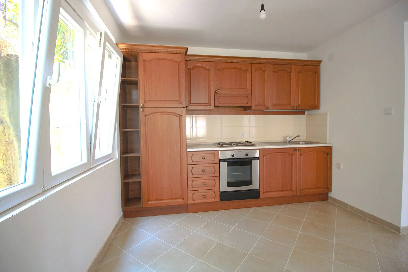 Prodaja, kuća, 188m², Centar, Bar