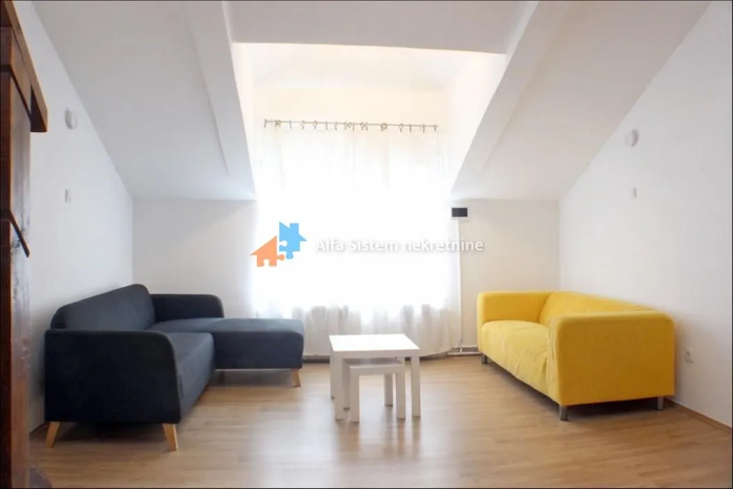 Izdavanje, četvorosoban stan, 105m², Topličin venac, Beograd