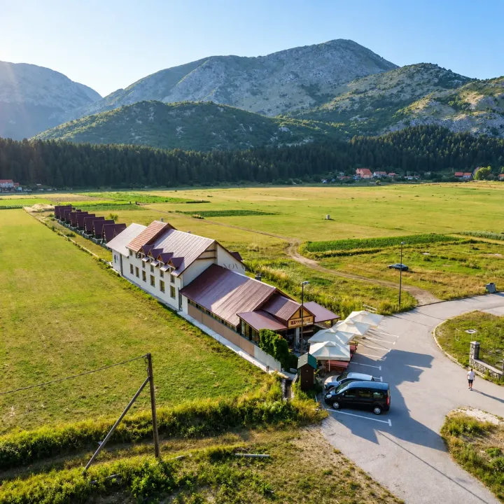 Prodaja, ugostiteljski objekat, 851m², Njeguši, Cetinje
