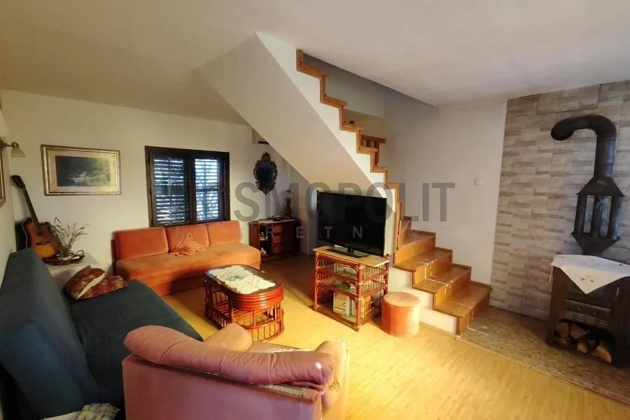 Prodaja, kuća, 220m², Voždovac Sve Podlokacije, Beograd