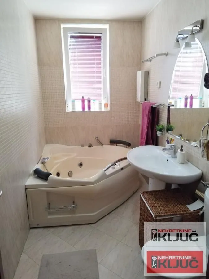 Prodaja, četvorosoban stan, 115m², Grbavica, Novi Sad Sve Podlokacije