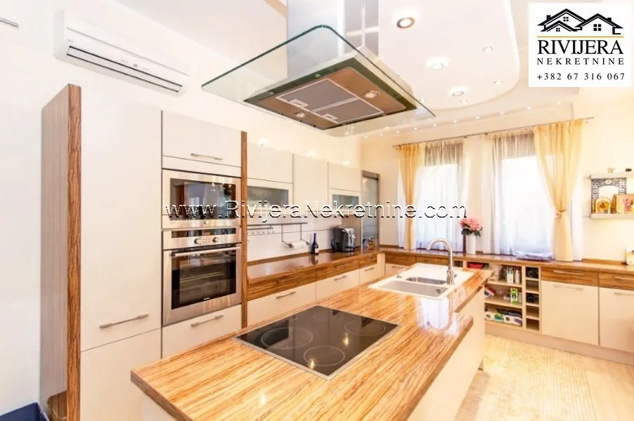 Prodaja, kuća, 330m², Đenovići, Herceg Novi