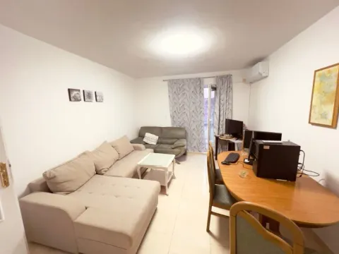 Izdavanje, jednosoban stan, 63m², Kava, Tivat
