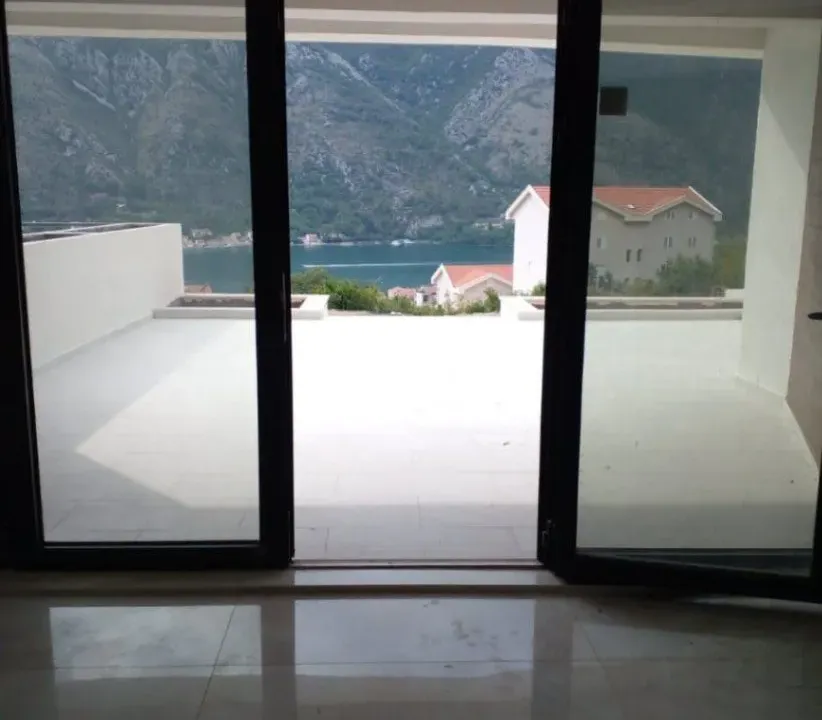 Prodaja, jednosoban stan, 54m², Dobrota, Kotor